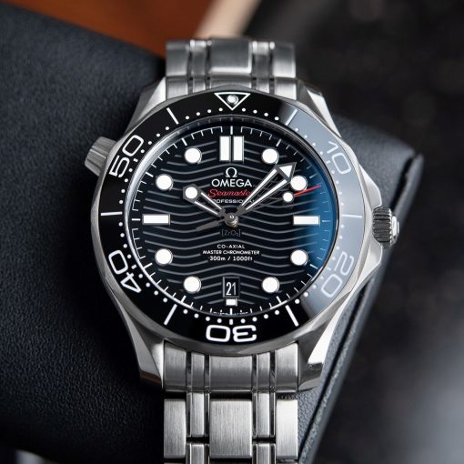 OMEGA Seamaster Automatic Chronometer Black Dial Men’s Watch Item No. 210.30.42.20.01.001